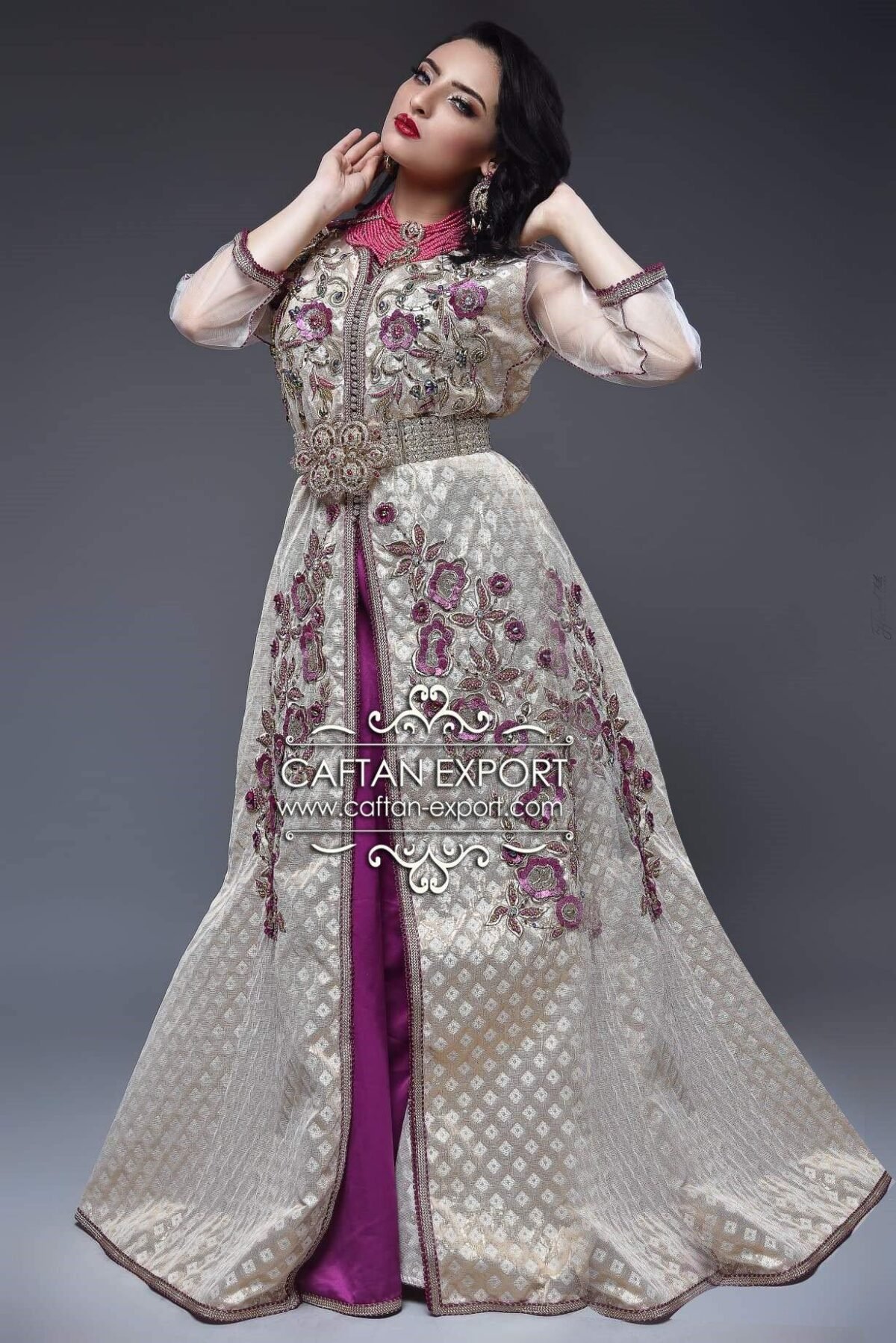 Caftan Market Place Découvrez l'élégance intemporelle du caftan henna, une pièce traditionnelle marocaine magnifiquement ornée. Nos caftans en henna allient beauté et tradition pour des moments inoubliables. Explorez notre collection unique aujourd'hui !