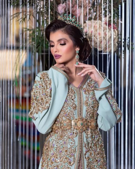 CAFTAN EXPORT Découvrez l'élégance intemporelle du caftan henna, une pièce traditionnelle marocaine magnifiquement ornée. Nos caftans en henna allient beauté et tradition pour des moments inoubliables. Explorez notre collection unique aujourd'hui !