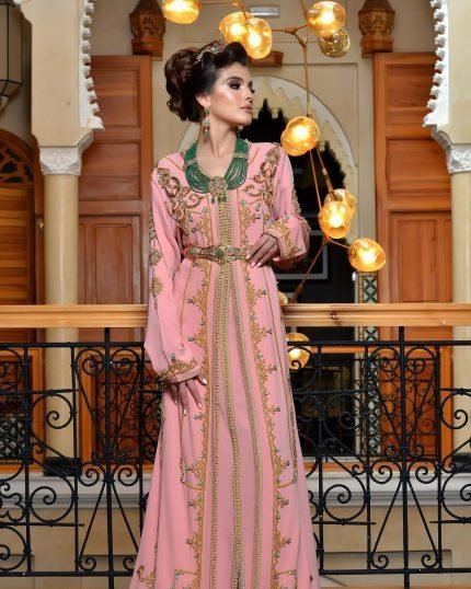 CAFTAN EXPORT Découvrez l'élégance intemporelle du caftan henna, une pièce traditionnelle marocaine magnifiquement ornée. Nos caftans en henna allient beauté et tradition pour des moments inoubliables. Explorez notre collection unique aujourd'hui !