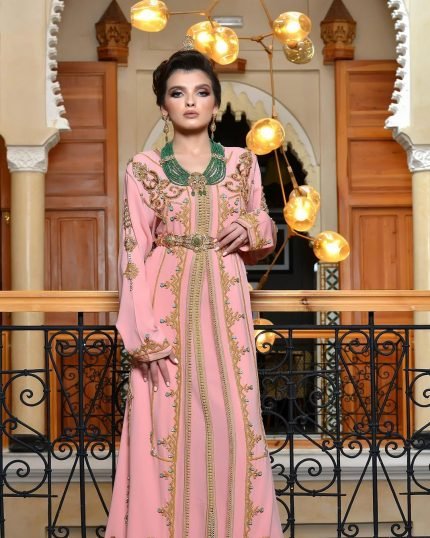 CAFTAN EXPORT Découvrez l'élégance intemporelle du caftan henna, une pièce traditionnelle marocaine magnifiquement ornée. Nos caftans en henna allient beauté et tradition pour des moments inoubliables. Explorez notre collection unique aujourd'hui !