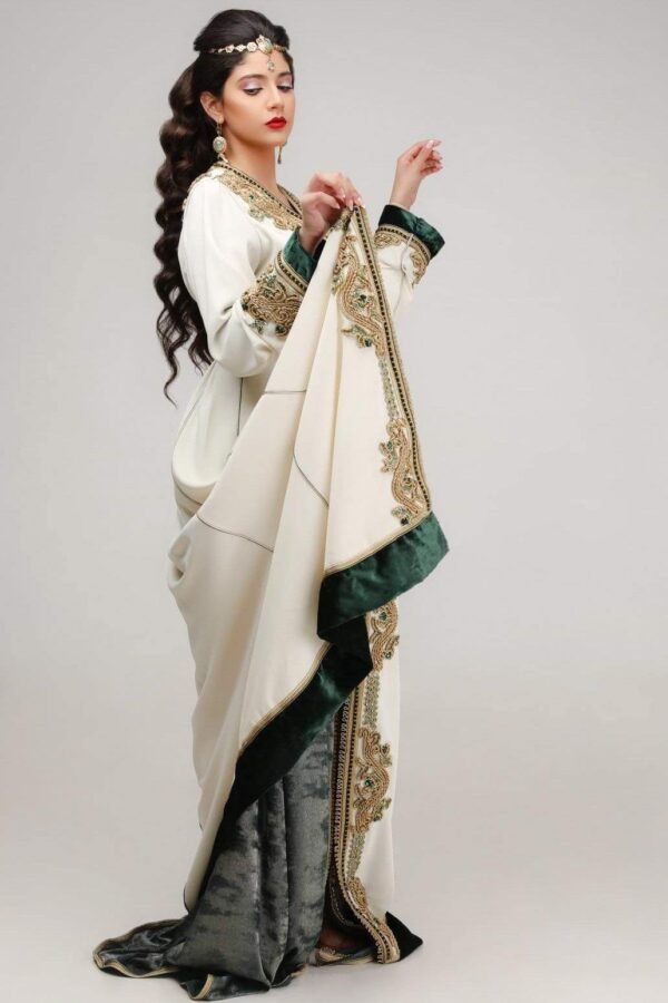 Caftan Market Place Découvrez l'élégance intemporelle du caftan henna, une pièce traditionnelle marocaine magnifiquement ornée. Nos caftans en henna allient beauté et tradition pour des moments inoubliables. Explorez notre collection unique aujourd'hui ! Caftan Market Place Découvrez l'élégance intemporelle du caftan henna, une pièce traditionnelle marocaine magnifiquement ornée. Nos caftans en henna allient beauté et tradition pour des moments inoubliables. Explorez notre collection unique aujourd'hui !