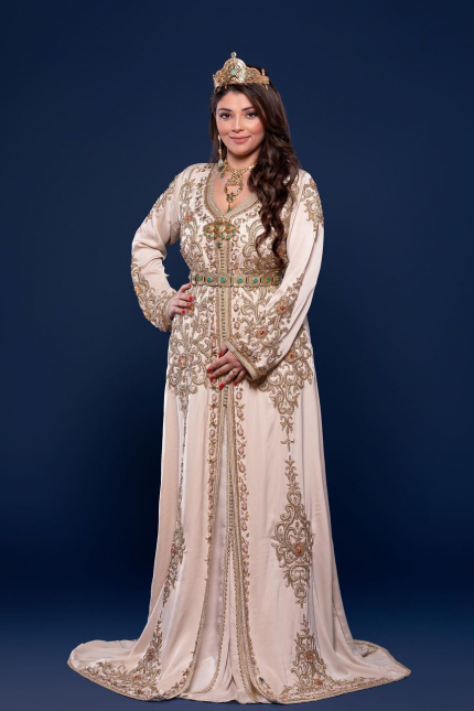 CAFTAN EXPORT Découvrez l'élégance intemporelle du caftan henna, une pièce traditionnelle marocaine magnifiquement ornée. Nos caftans en henna allient beauté et tradition pour des moments inoubliables. Explorez notre collection unique aujourd'hui !