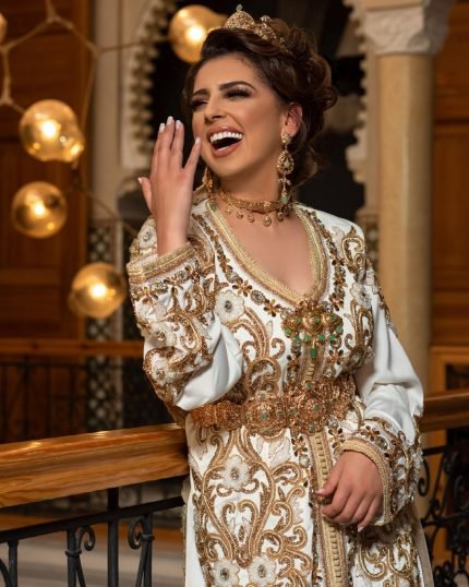 CAFTAN EXPORT Découvrez l'élégance intemporelle du caftan henna, une pièce traditionnelle marocaine magnifiquement ornée. Nos caftans en henna allient beauté et tradition pour des moments inoubliables. Explorez notre collection unique aujourd'hui !