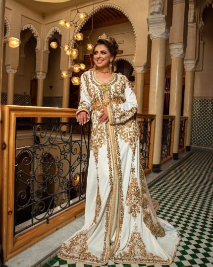 CAFTAN EXPORT Découvrez l'élégance intemporelle du caftan henna, une pièce traditionnelle marocaine magnifiquement ornée. Nos caftans en henna allient beauté et tradition pour des moments inoubliables. Explorez notre collection unique aujourd'hui !