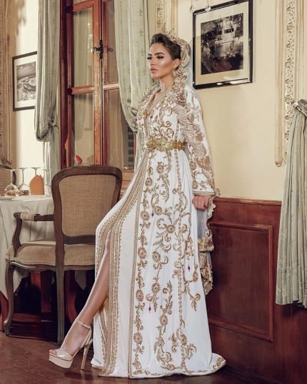 CAFTAN EXPORT Découvrez l'élégance intemporelle du caftan henna, une pièce traditionnelle marocaine magnifiquement ornée. Nos caftans en henna allient beauté et tradition pour des moments inoubliables. Explorez notre collection unique aujourd'hui !