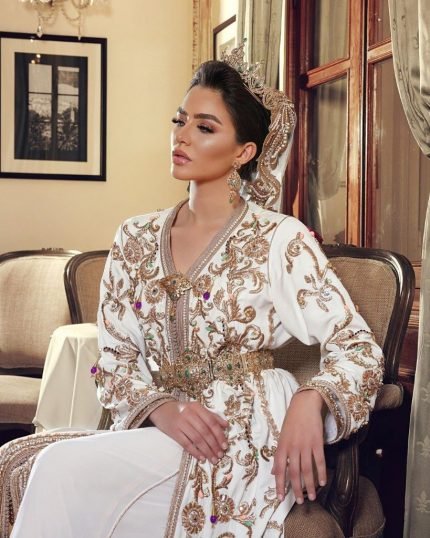 CAFTAN EXPORT Découvrez l'élégance intemporelle du caftan henna, une pièce traditionnelle marocaine magnifiquement ornée. Nos caftans en henna allient beauté et tradition pour des moments inoubliables. Explorez notre collection unique aujourd'hui !