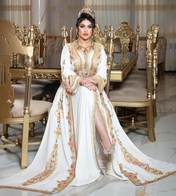 CAFTAN EXPORT Découvrez l'élégance intemporelle du caftan henna, une pièce traditionnelle marocaine magnifiquement ornée. Nos caftans en henna allient beauté et tradition pour des moments inoubliables. Explorez notre collection unique aujourd'hui !