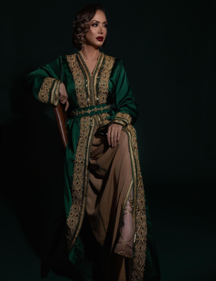 women's kaftan dresses Nos caftans marocains de mariage 2024 transcendent les frontières, séduisant les amoureux de la mode du monde entier. Une tenue qui incarne l'universalité de la beauté.