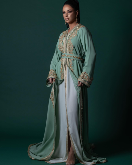 women's kaftan dresses Nos caftans marocains de mariage 2024 transcendent les frontières, séduisant les amoureux de la mode du monde entier. Une tenue qui incarne l'universalité de la beauté.