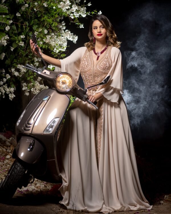 Caftan Market Place Découvrez l'élégance intemporelle du caftan henna, une pièce traditionnelle marocaine magnifiquement ornée. Nos caftans en henna allient beauté et tradition pour des moments inoubliables. Explorez notre collection unique aujourd'hui !