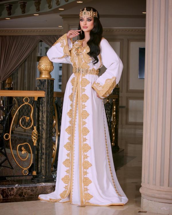 Caftan Market Place Découvrez l'élégance intemporelle du caftan henna, une pièce traditionnelle marocaine magnifiquement ornée. Nos caftans en henna allient beauté et tradition pour des moments inoubliables. Explorez notre collection unique aujourd'hui ! Caftan Market Place Découvrez l'élégance intemporelle du caftan henna, une pièce traditionnelle marocaine magnifiquement ornée. Nos caftans en henna allient beauté et tradition pour des moments inoubliables. Explorez notre collection unique aujourd'hui !